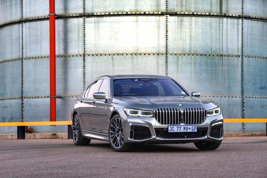  BMW 740Li M Sport (G12) 2019 года  (ZA) (фото 1 из 17)